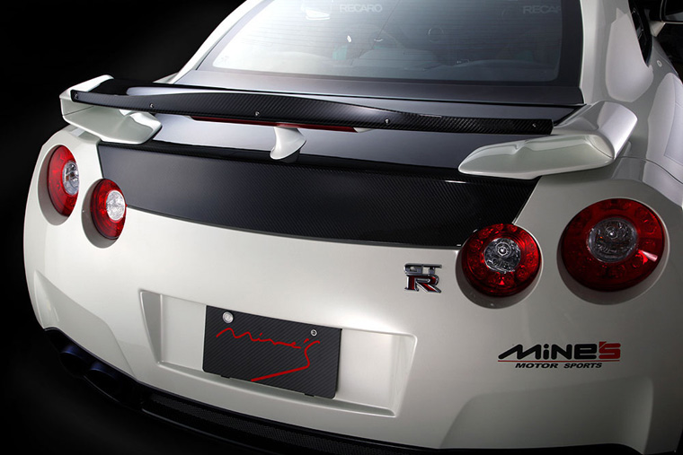 Mine's R35 GT-R Circuit Version Carbon-fiber Rear Wing Picture